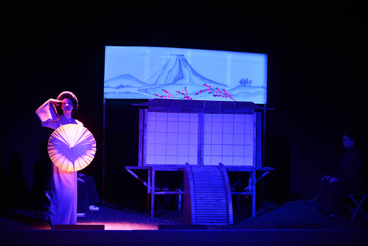The Grateful Crane is a poetic puppet theatre performance exploring themes of love and betrayal, generosity and greed. This rare puppet tragedy is brought to life through expressive stage visuals and sensitive lighting design, emphasizing the emotional depth and dramatic atmosphere of the story.